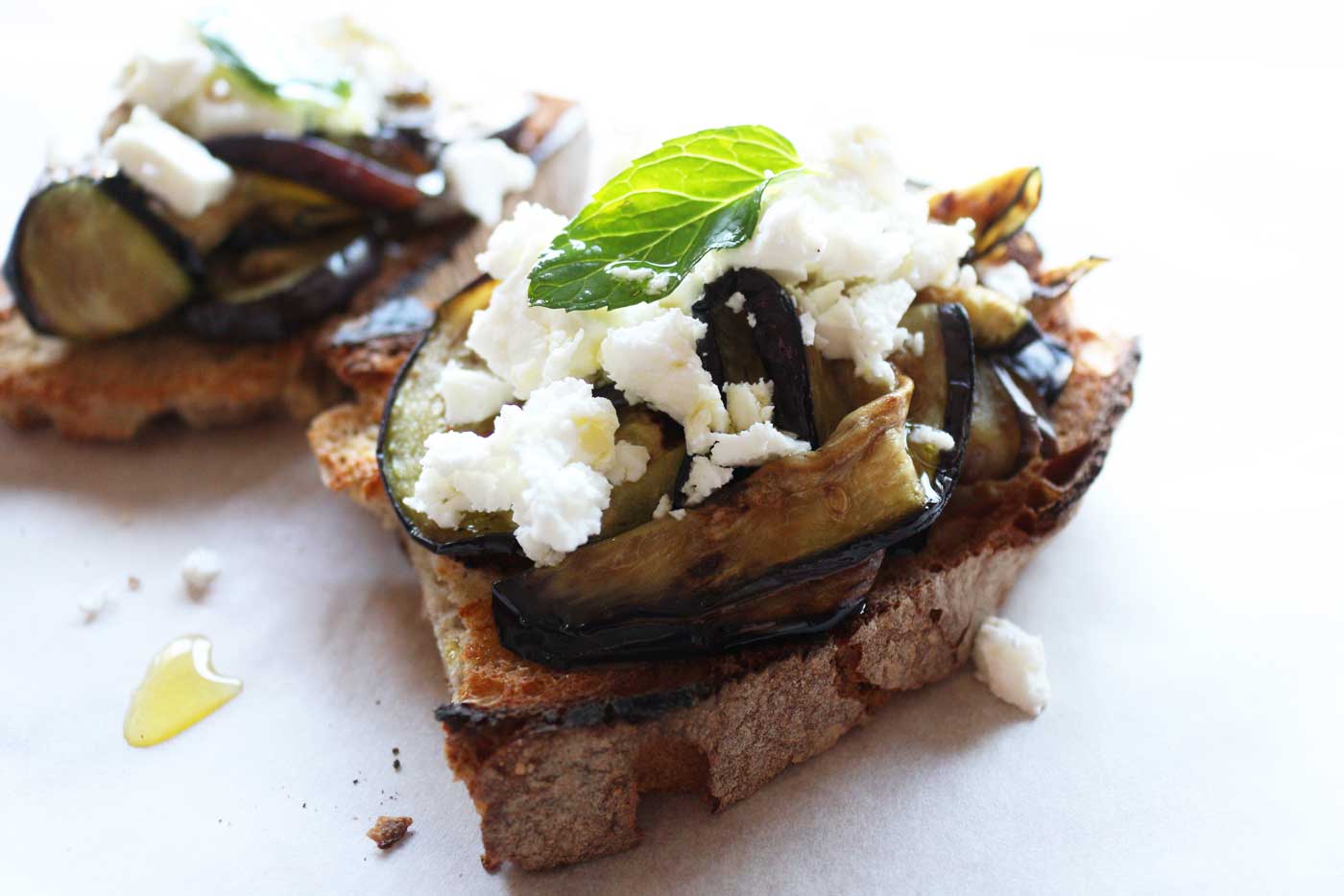 Bruschetta-melanzane-menta-feta